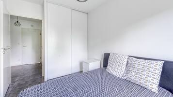 1 slaapkamer, een strijkplank/strijkijzer, gratis wifi, beddengoed