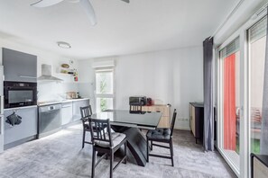 Fridge, microwave, oven, dishwasher