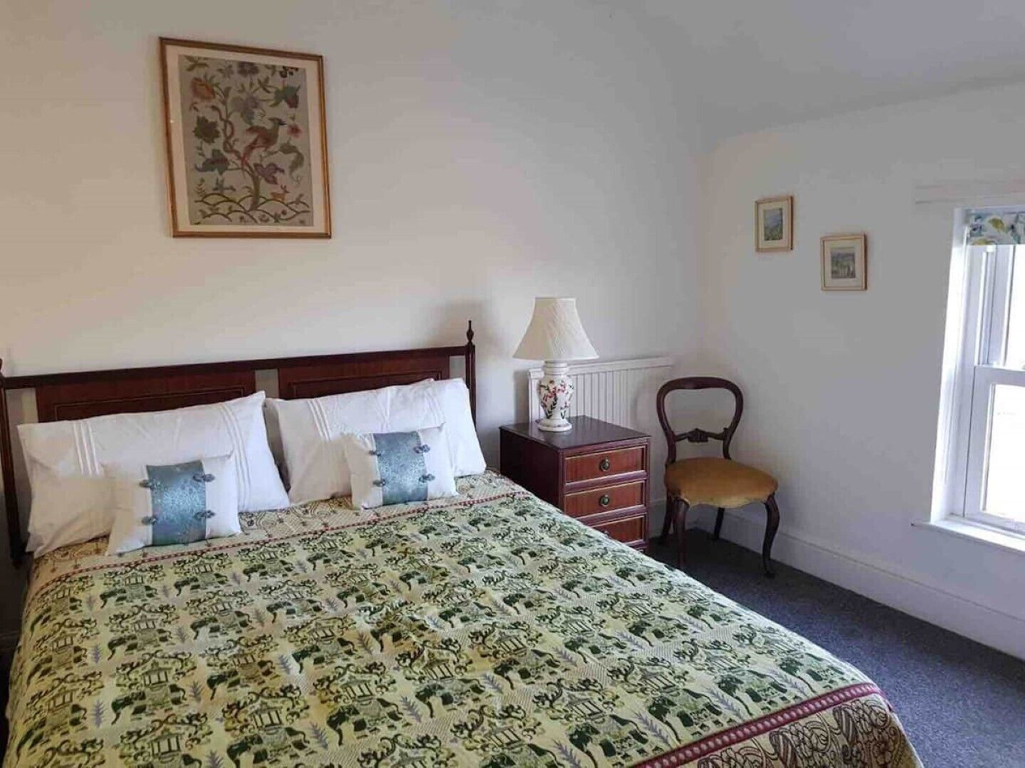 4 bedrooms, desk, iron/ironing board, travel cot