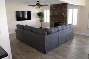 Smart TV y chimenea