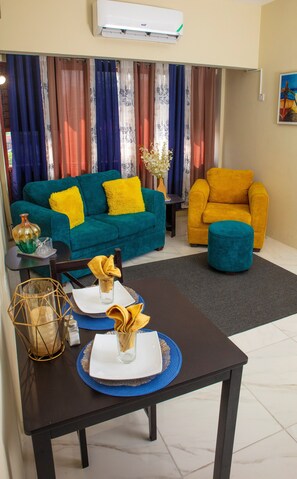 TV - Cozy one bedroom, one bath apartment centrally located, gated community (Kingston)