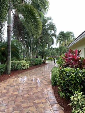 Property grounds - Luxurious RV Resort located in Fort Lauderdale area withTiki Hut (Margate)
