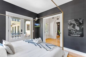 4 bedrooms, iron/ironing board, WiFi, bed sheets - Design Dream - Modern Luxury 4BR | Walk to King! (Charleston)