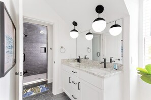Shower, hair dryer, towels, shampoo