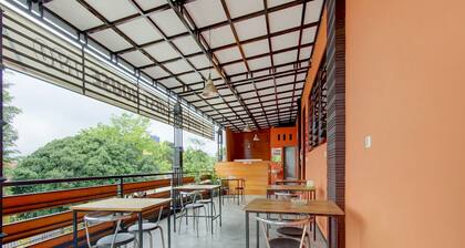 OYO 90151 Guest House 180