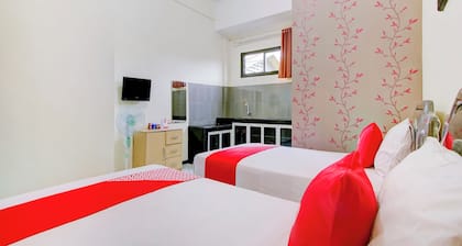 OYO 90151 Guest House 180