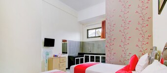 OYO 90151 Guest House 180