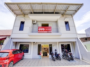 Exterior - OYO 90052 Star House (West Cirebon)