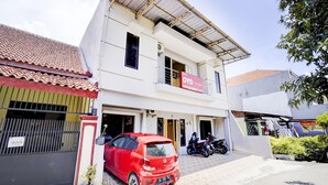 A two-story building with a sign indicating 'Star House'. - OYO 90052 Star House (West Cirebon)