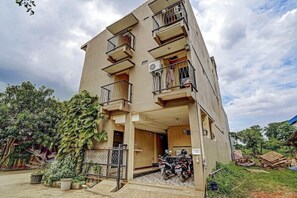 Exterior - Hotel OYO Capital O 90081 Pondok Sabaraya 2 Syariah (Cikampek)