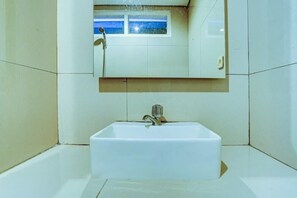 Bathroom - Hotel OYO Capital O 90081 Pondok Sabaraya 2 Syariah (Cikampek)