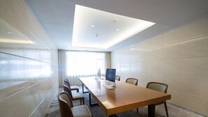 A conference room with a long table, six chairs, a computer, and a large window with curtains. - Ji Hotel Urumqi Youhao (Ürümqi)