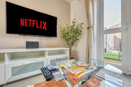 Oakridge House • Parking • Fast WiFi • Smart TVs • Garden • Self-Check-In • Yoko Property