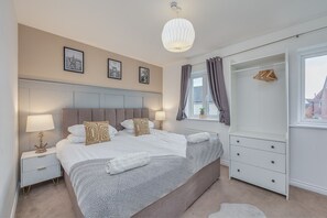 3 bedrooms, desk, iron/ironing board, travel cot