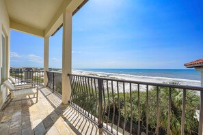 House, 4 Bedrooms | Balcony view