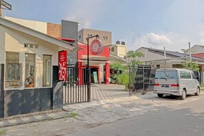 Exterior - OYO Capital O 90410 Griya Amanah Jajar Syariah (Surakarta)