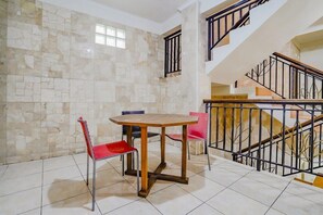 Dining - OYO 90035 Merci Club (Bandung)