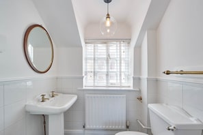Bathroom - Abbey View Cottage (Whitby)