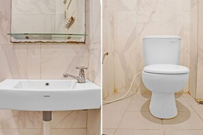 Bathroom - (Kualakapuas)