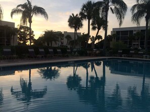 Outdoor pool, a heated pool - Gorgeous 2 Bedroom Condominium Overlooking IMG Academy Golf Course (Bradenton)