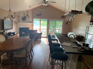 Living area - Waterfront home minutes from the action! (Lake Ozark)