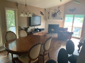 Dining - Waterfront home minutes from the action! (Lake Ozark)