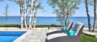 Luxury resort like cottage on southern Georgian Bay