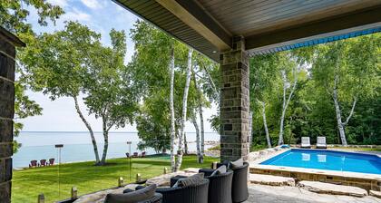 Luxury resort like cottage on southern Georgian Bay