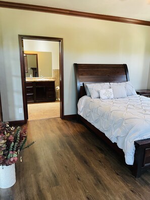 3 chambres, fer et planche à repasser, Wi-Fi gratuit, draps fournis