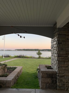 Terrace/patio - Luxury Lakeside/Trailside Living (Hancock)