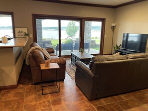 Smart TV - Luxury Lakeside/Trailside Living (Hancock)
