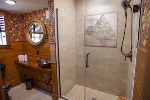 Combined shower/tub, hair dryer, towels, soap