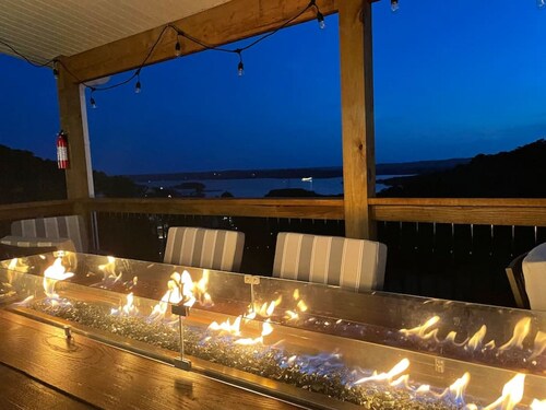 The Farmhouse: Lake View - Fire Tables - Community Pickleball