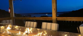 The Farmhouse: Lake View - Fire Tables - Community Pickleball