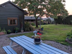 Property grounds - Rustic Log Cabin - Dog Friendly - Sleeps 2 - Views (Shrewsbury)