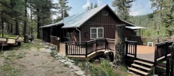 5 Arrows Cabin, quiet and quaint, backs up to the Nat'l forest!