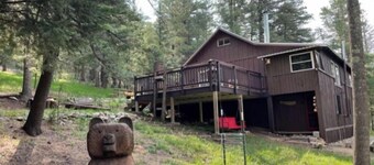 5 Arrows Cabin, quiet and quaint, backs up to the Nat'l forest!
