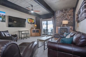 TV, fireplace