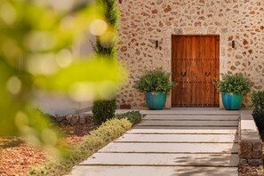 المنطقة المحيطة بالمنشأة