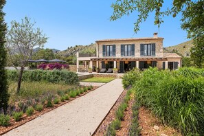 المنشأة من الخارج