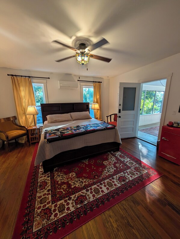 5 bedrooms, desk, iron/ironing board, free WiFi