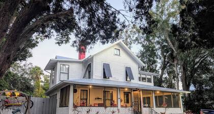 The Flowers House - Downtown Historic Home in the Heart of Mount Dora