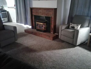TV, fireplace