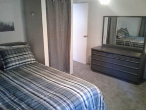 1 bedroom, travel cot, WiFi, bed sheets