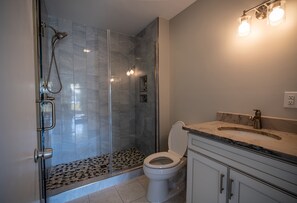 Badekar, hårtørrer, håndklæder, Sæbe