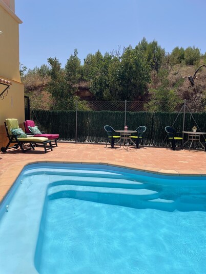 CEHEGIN-POOL-A/CON-WIFI-SLEEPS 10-GAMES ROOM-FREE PARKING-BBQ