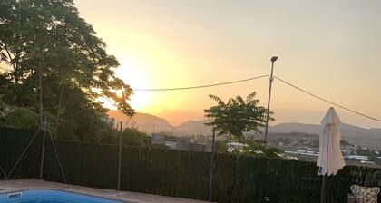 CEHEGIN-POOL-A/CON-WIFI-SLEEPS 10-GAMES ROOM-FREE PARKING-BBQ