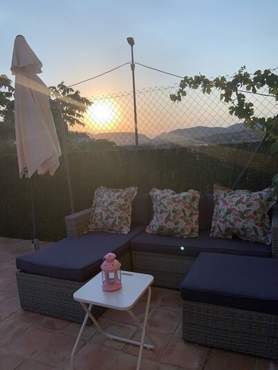 CEHEGIN-POOL-A/CON-WIFI-SLEEPS 10-GAMES ROOM-FREE PARKING-BBQ