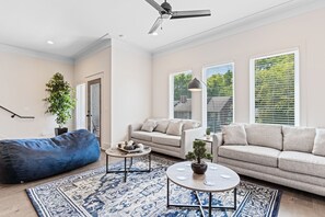 Smart TV - *SLEEPS 12* Keep the Secret *EAST NASH1* 4BR* 4BA* (Nashville)