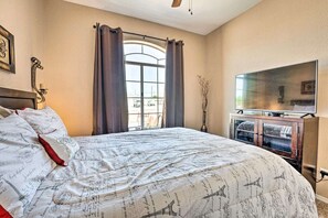 4 bedrooms, iron/ironing board, free WiFi, bed sheets